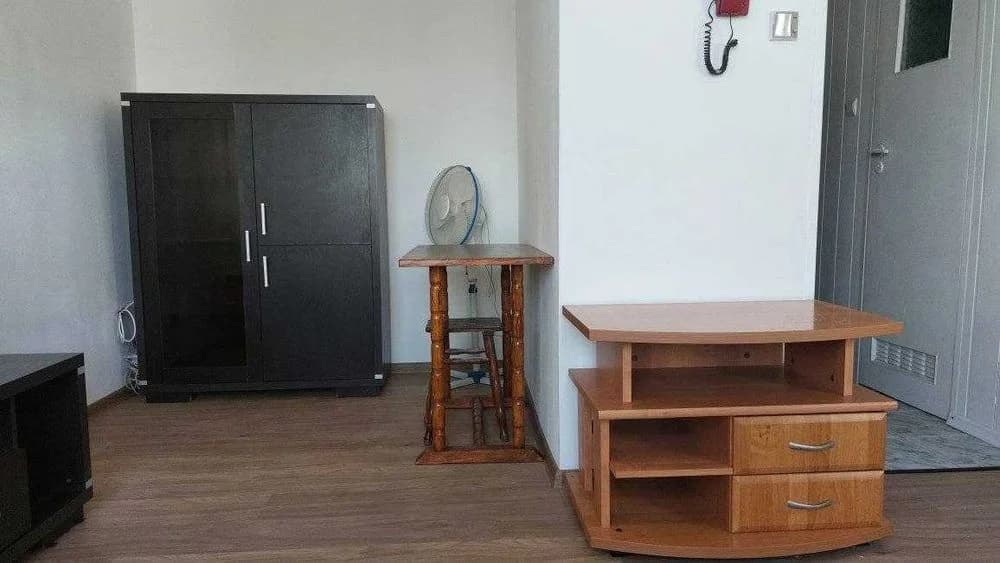 Przytulna kawalerka 26m w Piotrkowie przy Dzielnej 9 w bloku — zdjęcie 3
