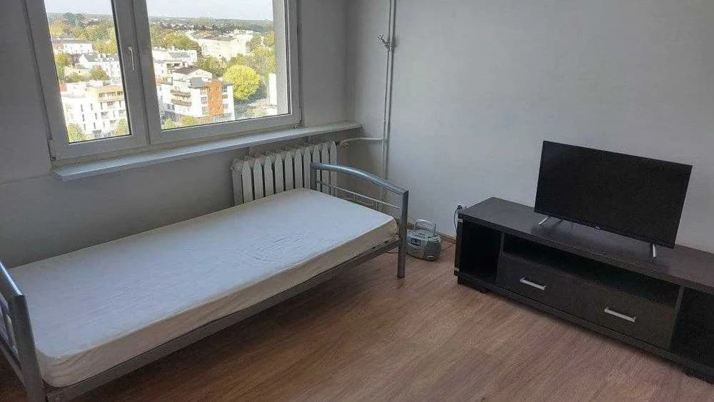 Przytulna kawalerka 26m w Piotrkowie przy Dzielnej 9 w bloku — zdjęcie 4